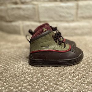 Nike 8c EUC woodside, olive, brown, red plaid boots